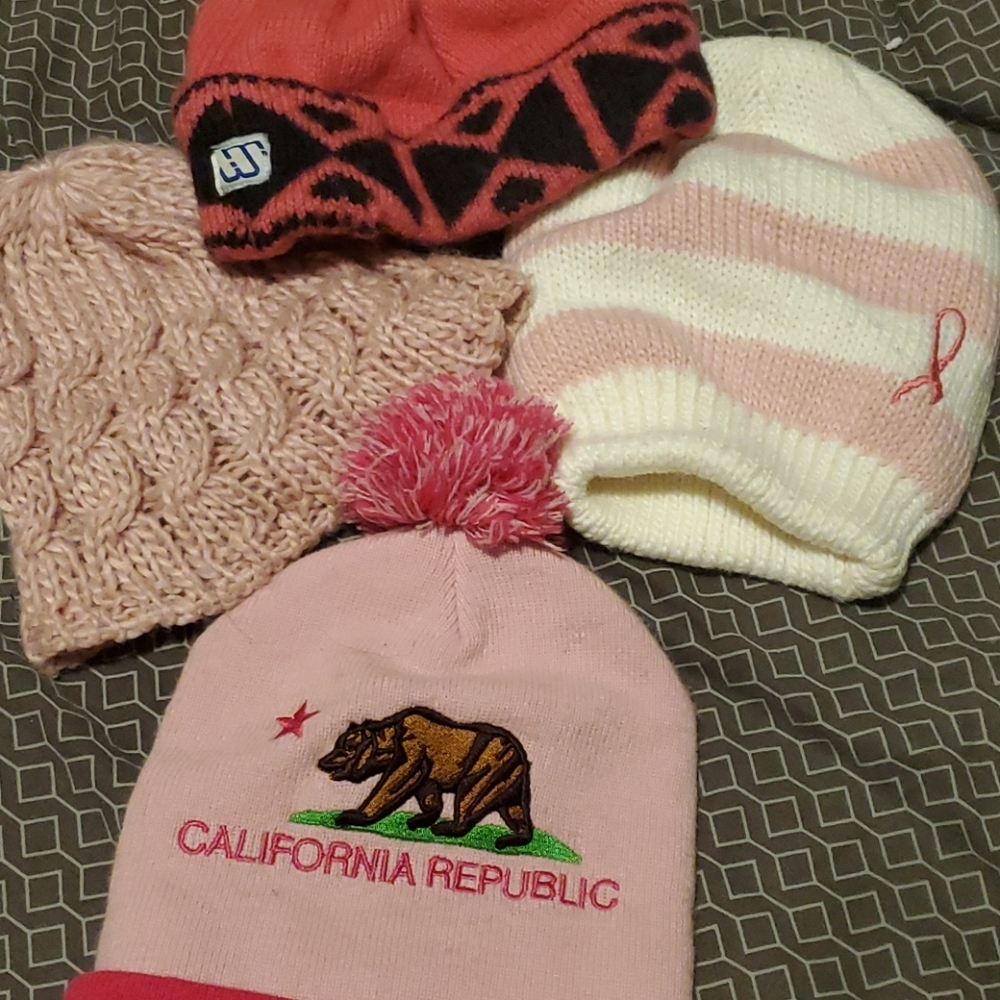 Pink winter hats 👒